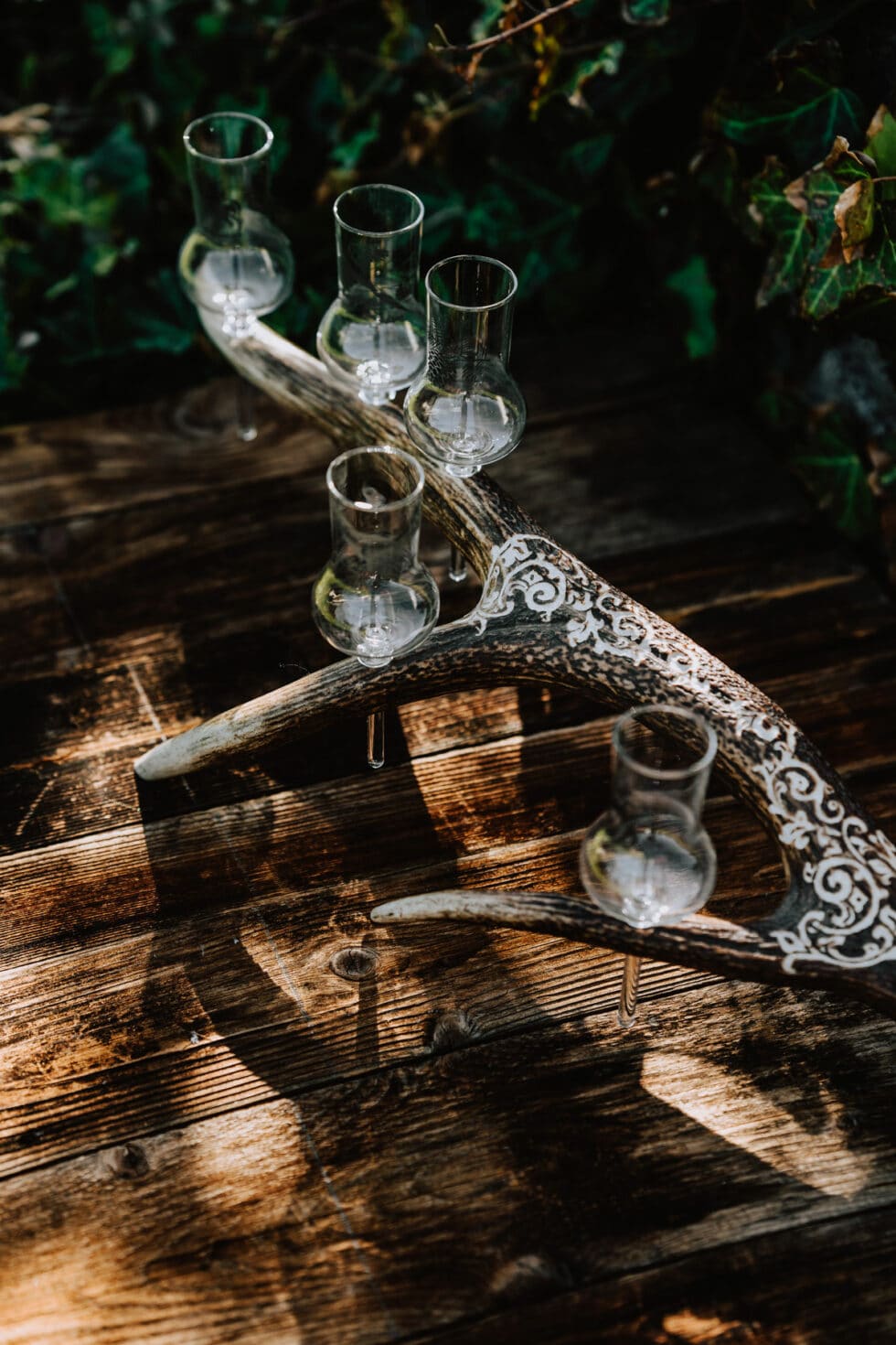 gravurkunst-gravur-klagenfurt-kaernten-schnapshalter-hirschhorn-glas