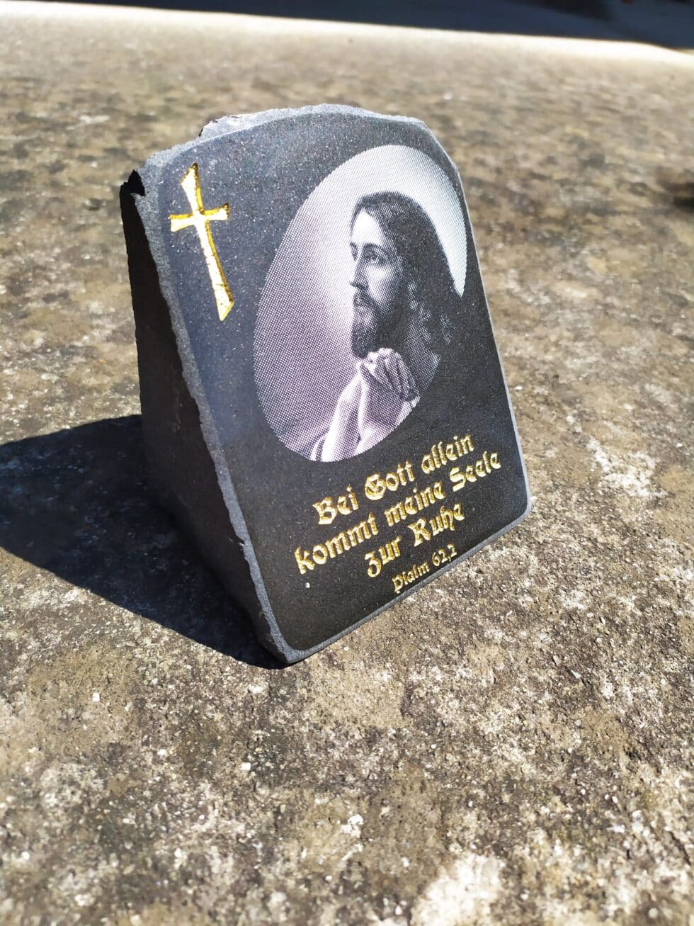 trauerstein-steingravur von mk gravurkunst-kaernten-klagenfurt-gedenkstein-grabstein