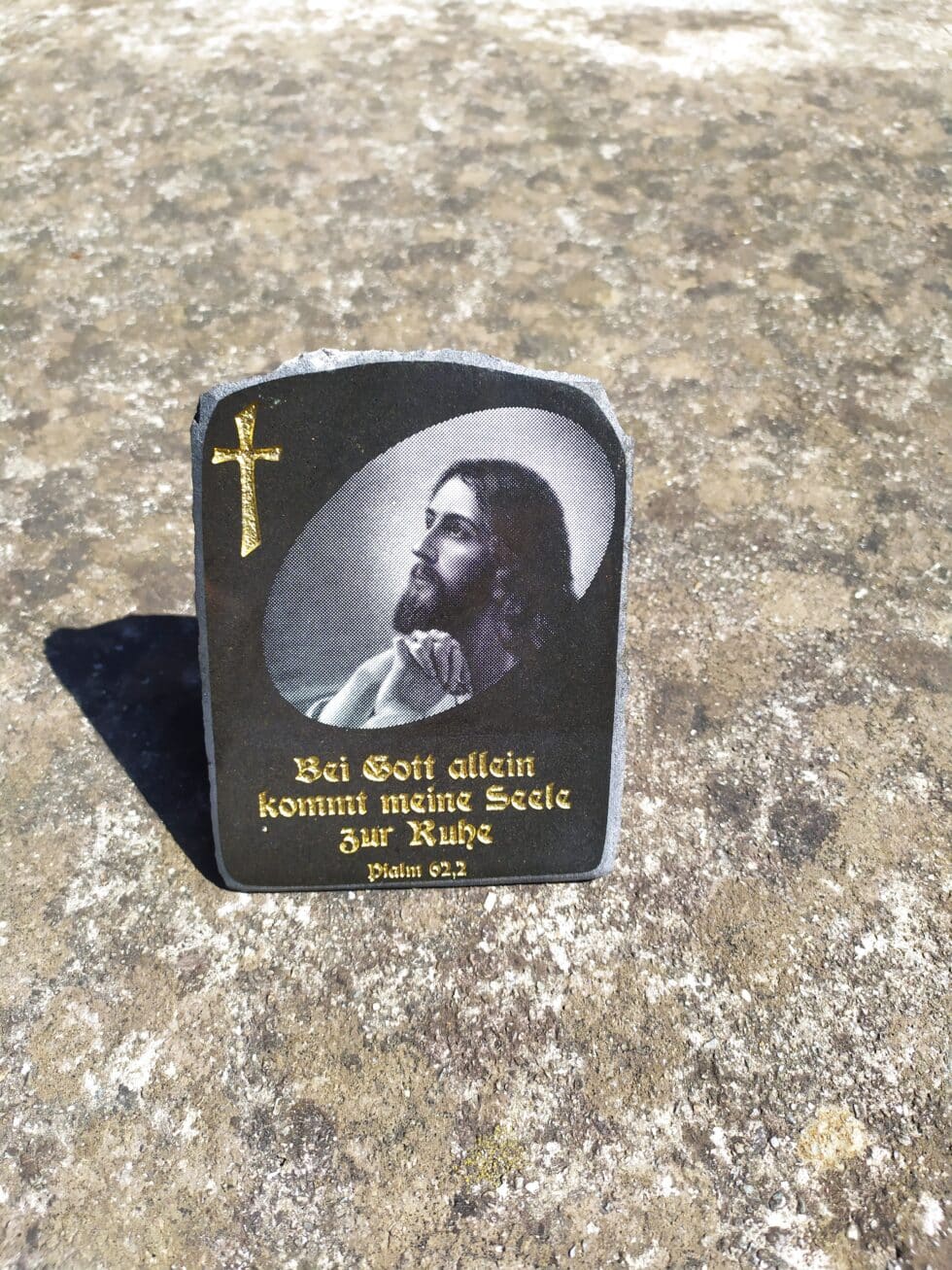 trauerstein-steingravur von mk gravurkunst-kaernten-klagenfurt-gedenkstein-grabstein