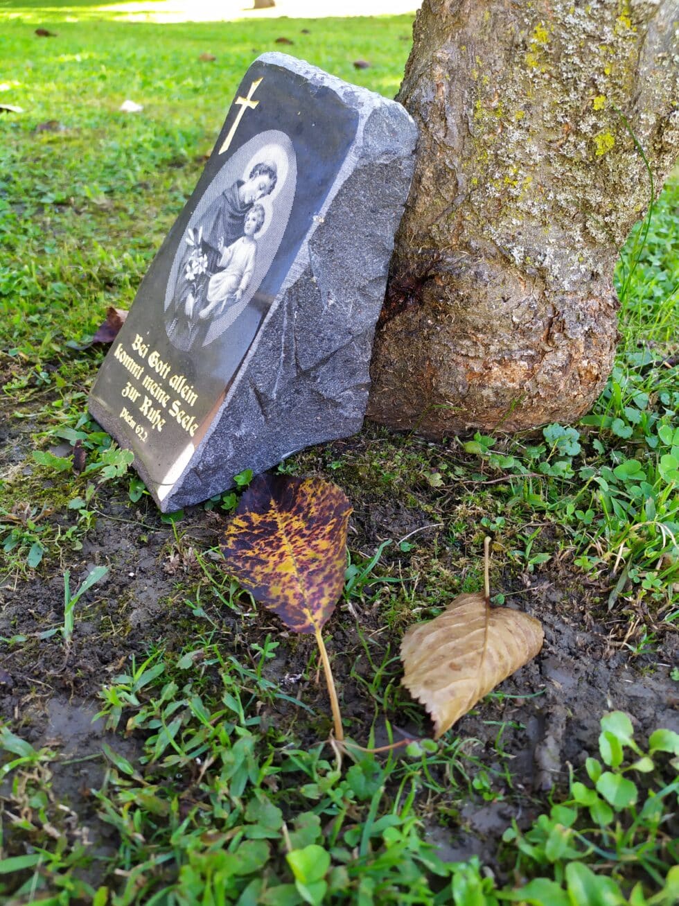 trauerstein-steingravur von mk gravurkunst-kaernten-klagenfurt-gedenkstein-grabstein