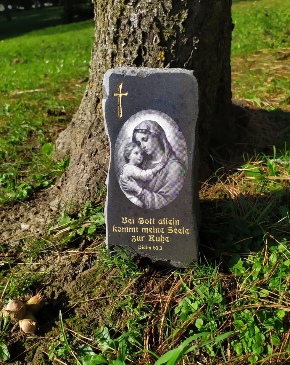 trauerstein-steingravur von mk gravurkunst-kaernten-klagenfurt-gedenkstein-grabstein