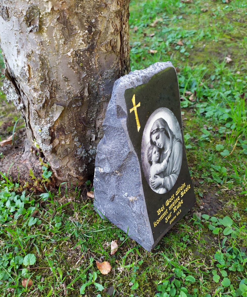trauerstein-steingravur von mk gravurkunst-kaernten-klagenfurt-gedenkstein-grabstein