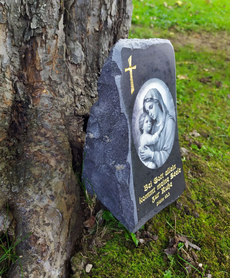 trauerstein-steingravur von mk gravurkunst-kaernten-klagenfurt-gedenkstein-grabstein