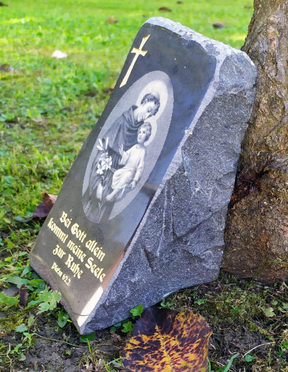trauerstein-steingravur von mk gravurkunst-kaernten-klagenfurt- gedenkstein-grabstein-