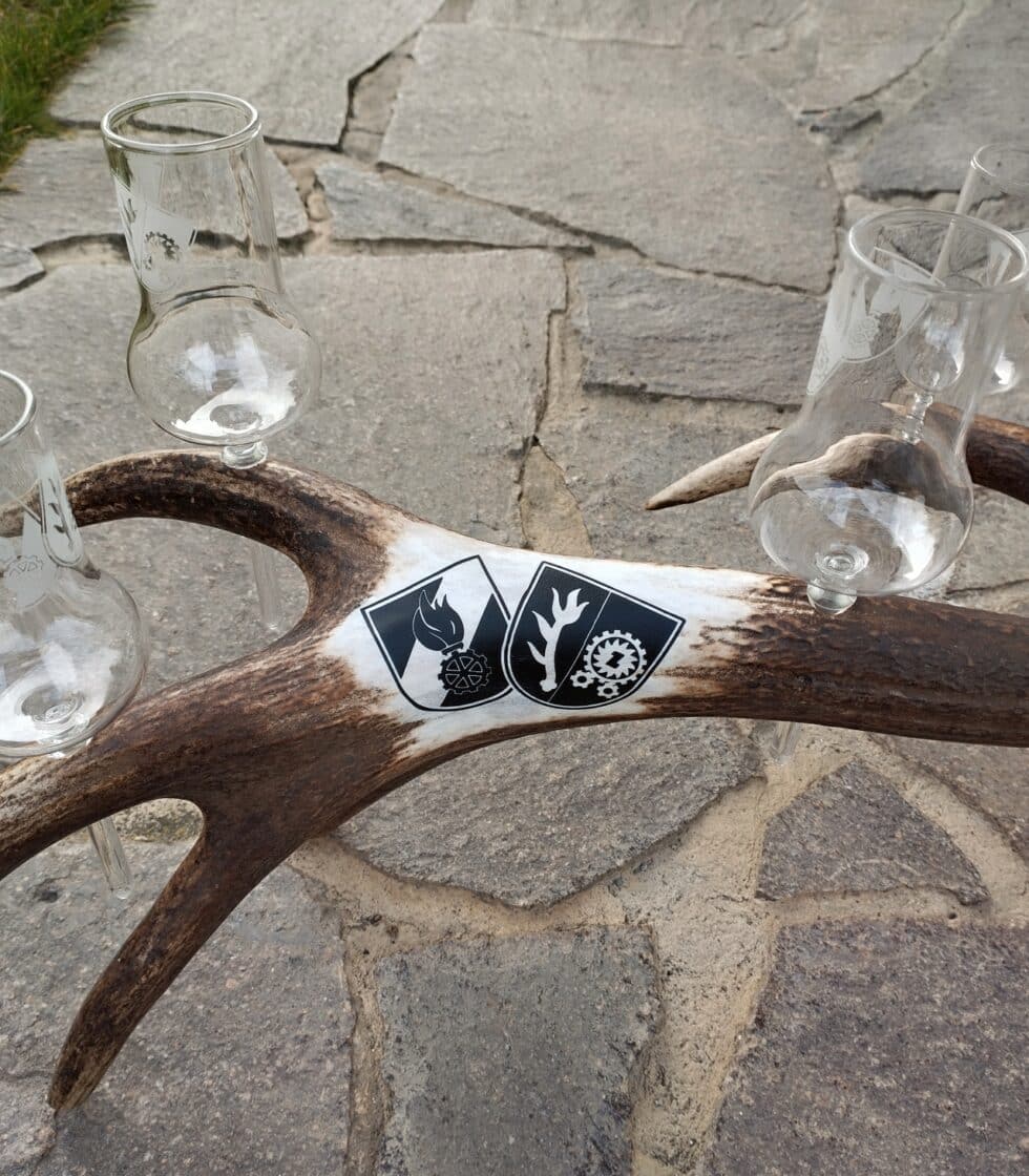 hirschhorn-gravur-klagenfurt-kaernten-graveur-horn-Abwurfstange-Schnapsbar-freiwillige Feuerwehr-Jagd-Jäger