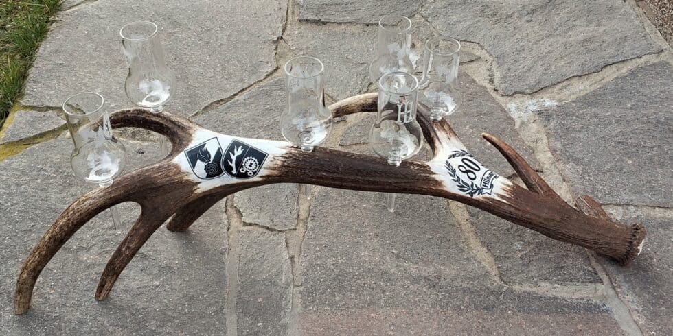 hirschhorn-gravur-klagenfurt-kaernten-graveur-horn-Abwurfstange-Schnapsbar-freiwillige Feuerwehr-Jagd-Jäger