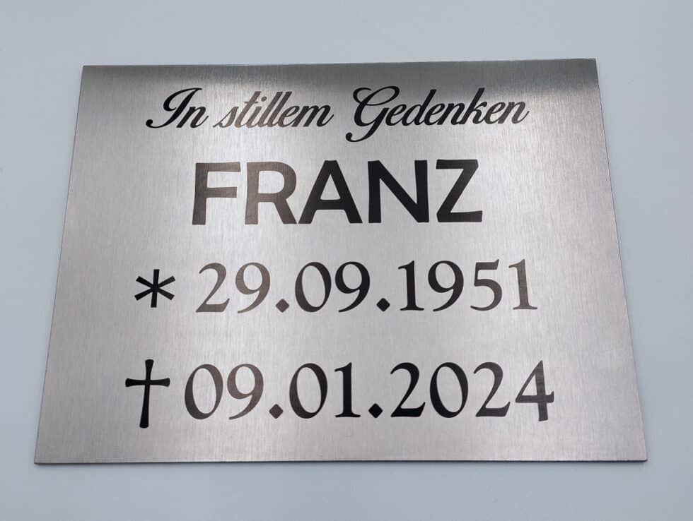 gravur-graveur-kaernten-klagenfurt-stahlgravur-geschenkidee-Lasergravur-Industriegravur-Grabplatte-Gedenkplatte