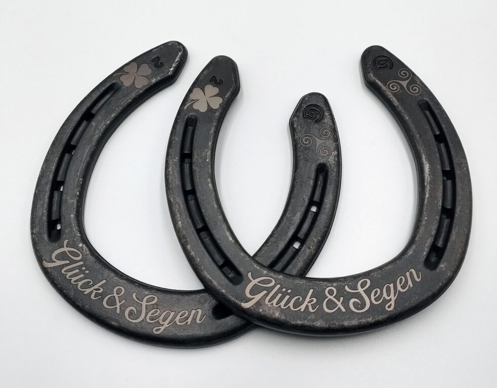 gravur-graveur-kaernten-klagenfurt-stahlgravur-geschenkidee-Glücksbringer-hufeisen graviert -reiter-reitsport