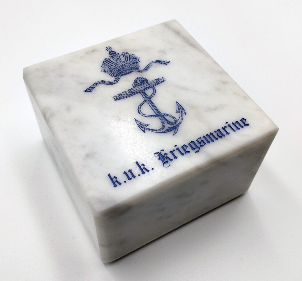 Steingravur-Stein Firmengeschenk-Wappen gravur-jubiläum-ehrung-Gemeindewappen- tiefengravur - briefbeschwerer