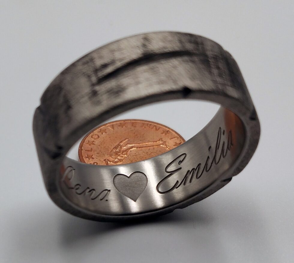 Ringgravurgravur-graveur-kaernten-klagenfurt-stahlgravur-geschenkidee-Lasergravur-Industriegravur- Anhänger gravur edelstahl- Wolframring gravur